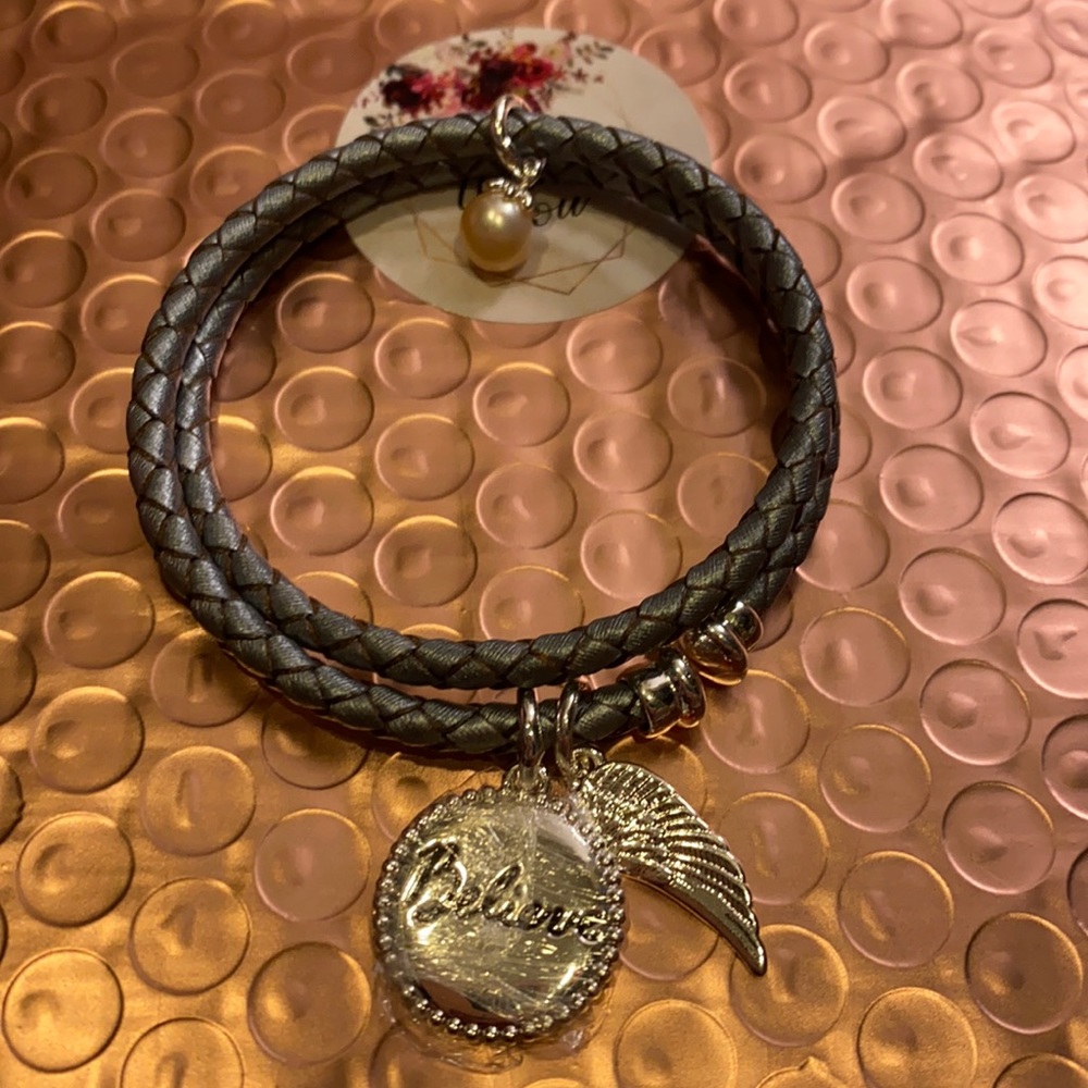 Vantel Pearls wrapped bracelet